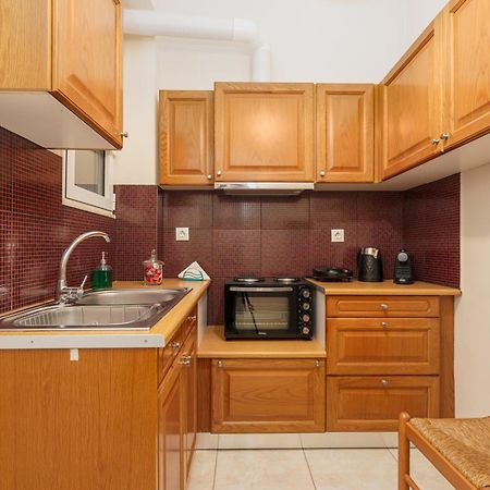 Nostos Apartment, With A Spacious Backyard 아르테미다 외부 사진