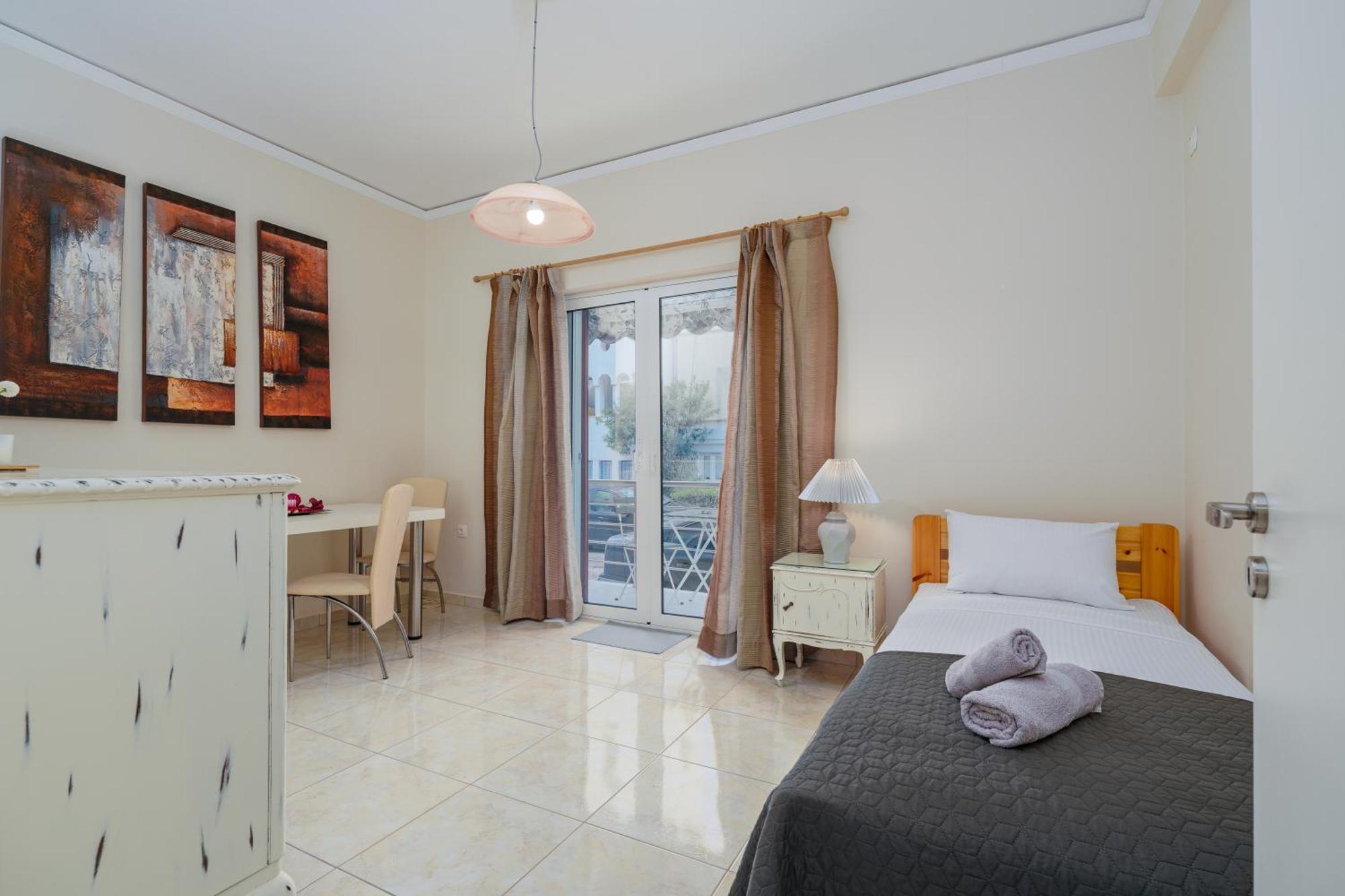 Nostos Apartment, With A Spacious Backyard 아르테미다 외부 사진