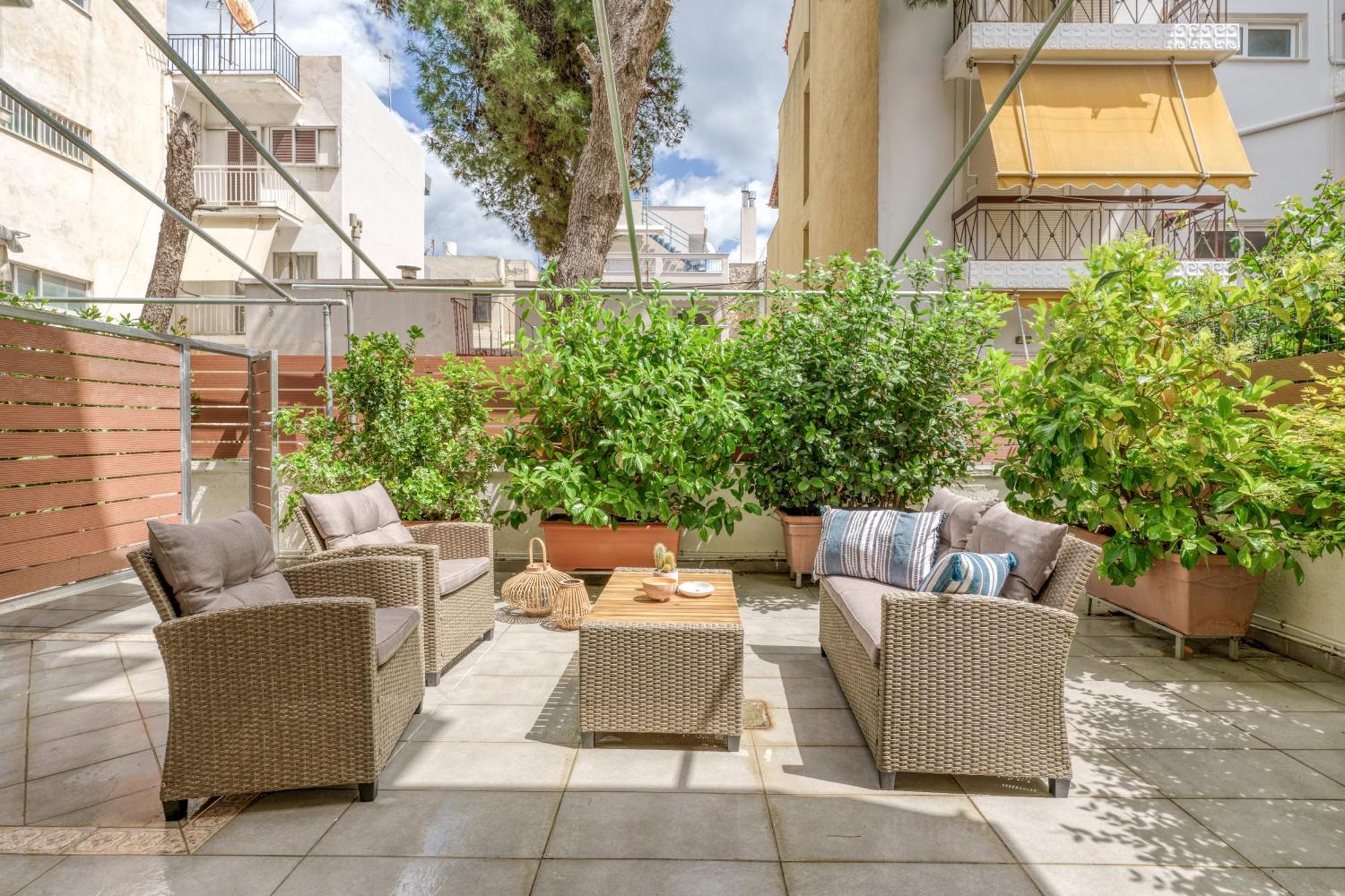 Nostos Apartment, With A Spacious Backyard 아르테미다 외부 사진